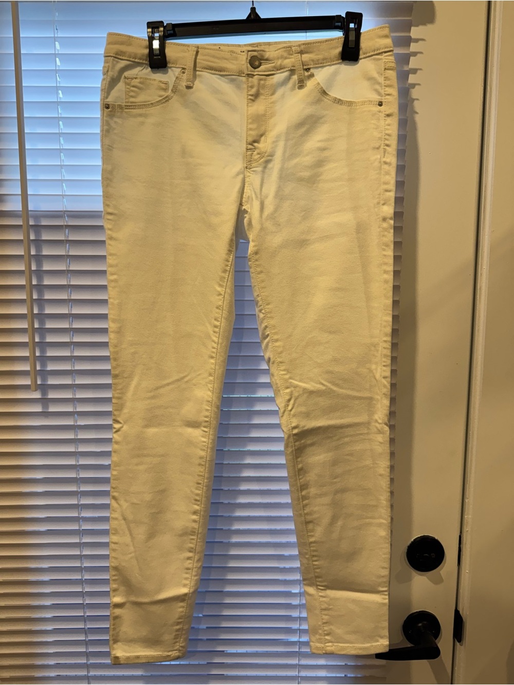 Mossimo Supply Co. Cream Skinny Jeans